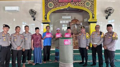 Kapolresta Bengkulu Bagikan Sajadah, Sosialisasi Layanan 110