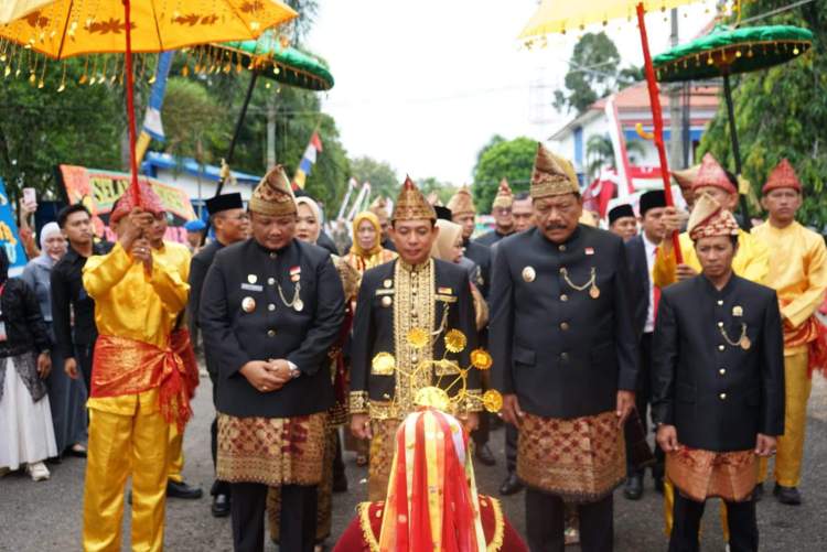 Wakil Gubernur Bengkulu Mian menghadiri rapat paripurna HUT ke-307 Kota Bengkulu di DPRD bersama Wali Kota dan Wakil Wali Kota