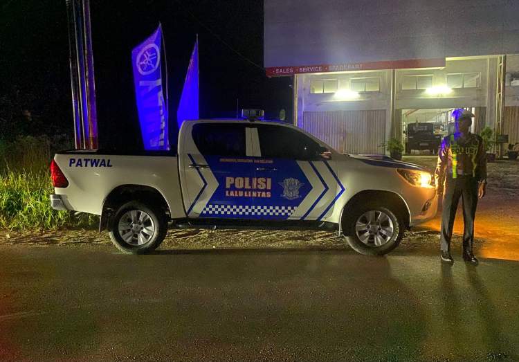 Personel Satlantas Polres Seluma patroli malam di Sembayat untuk mencegah balap liar