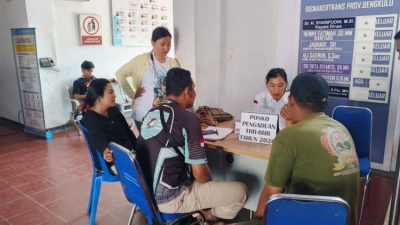 Operator SPBU Tebeng menyerahkan laporan dugaan pelanggaran ketenagakerjaan ke Disnaker Kota Bengkulu