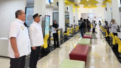 Bupati Asahan Taufik Zainal Abidin memantau layanan publik di Mall Pelayanan Publik pasca Idul Fitri