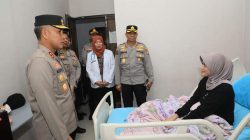 Kapolda Bengkulu Irjen Pol Mardiyono menjenguk personel yang sakit di RS Bhayangkara