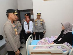 Kapolda Bengkulu Jenguk Personel Sakit, Beri Semangat