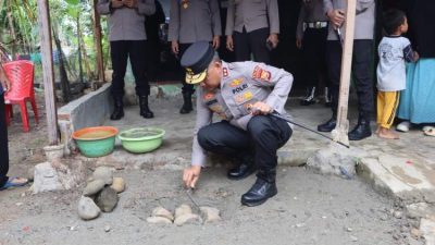 Kapolda Bengkulu melakukan peletakan batu pertama bedah rumah ke-71 di Sawah Lebar