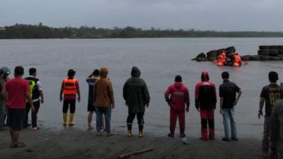 Dihantam Badai Kapal Nelayan Karam, Satu Orang Masih dalam Pencarian