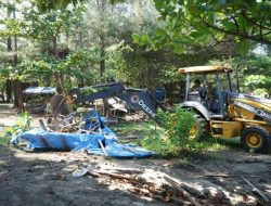 Penataan Pantai Panjang Dimulai, Pondok Liar Dibongkar