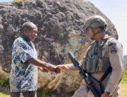 Patroli Humanis Satgas Cartenz, Warga Sinak Dapat Layanan Kesehatan