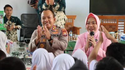 Kapolres Bengkulu Utara Sentuh Hati Anak SLB Gunung Selan