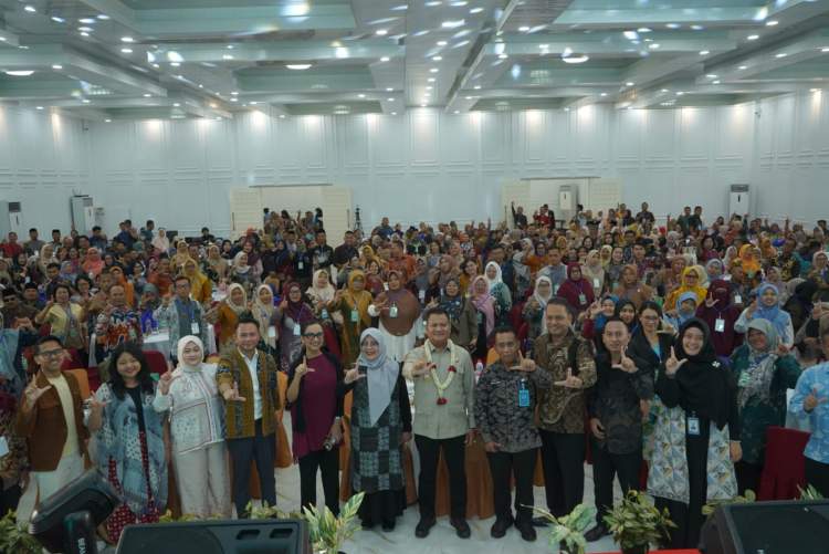 Wakil Bupati Asahan membuka Seminar EduDay 2026 di Kisaran bersama guru dan kepala sekolah