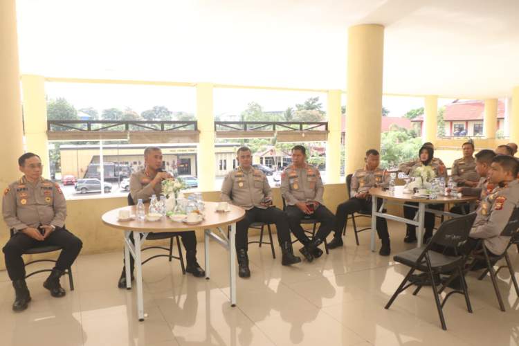Kapolda Bengkulu memberikan arahan kepada jajaran dalam coffee morning terkait kesiapsiagaan cuaca ekstrem dan layanan 110