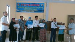 Penyaluran BLT Dana Desa kepada warga di Aula Desa Pauh Terenja Mukomuko