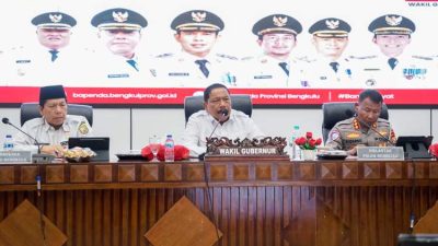 Wakil Gubernur Bengkulu Mian memimpin rapat pemutihan pajak kendaraan di Kantor Gubernur Bengkulu.