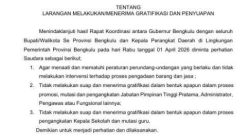 ubernur Bengkulu Helmi Hasan menandatangani surat edaran larangan gratifikasi dan penyuapan