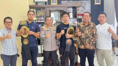 Kapolresta Bengkulu Kombes Pol Rahmad Hidayat memberikan dukungan kepada dua petarung MMA Deny Daffa dan Deny Arif sebelum berlaga di Shanghai