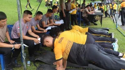 Kapolda Bengkulu memimpin tes kesamaptaan jasmani berkala bagi personel Polda Bengkulu untuk menjaga kebugaran dan kesiapan fisik