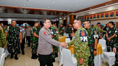 POM TNI dan Propam Polri berjabat tangan dalam acara coffee morning dan halal bihalal 1447 H untuk memperkuat sinergitas dan stabilitas nasional