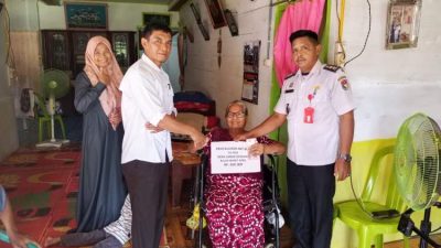 BLT DD Lubuk Gedang Cair, Pemdes Antar Langsung ke Rumah Warga Sakit dan Lansia