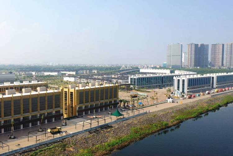 Ilustrasi bangunan ruko di kawasan perkotaan yang menjelaskan perubahan status HGB menjadi Hak Milik sesuai aturan ATR/BPN