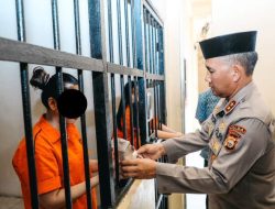 Kapolda Bengkulu Bagikan Nasi Kotak, Motivasi Tahanan Berubah
