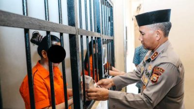 Kapolda Bengkulu Bagikan Nasi Kotak, Motivasi Tahanan Berubah