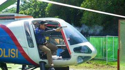 Peserta mengikuti lomba menembak Brimob X-Treme 2026 di Lapangan Tembak Korbrimob Depok