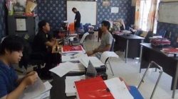 Petugas kepolisian melakukan penyelidikan kasus dugaan penggelapan uang Rp4,7 miliar di Kepahiang Bengkulu