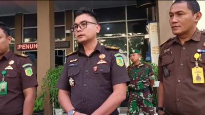 Kejari Bengkulu Selatan memberikan keterangan pers terkait penetapan tersangka kasus sertifikat ilegal di kawasan hutan