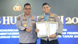 Penyerahan penghargaan nasional kepada Humas Polda Bengkulu dalam Rakernis Humas Polri 2026