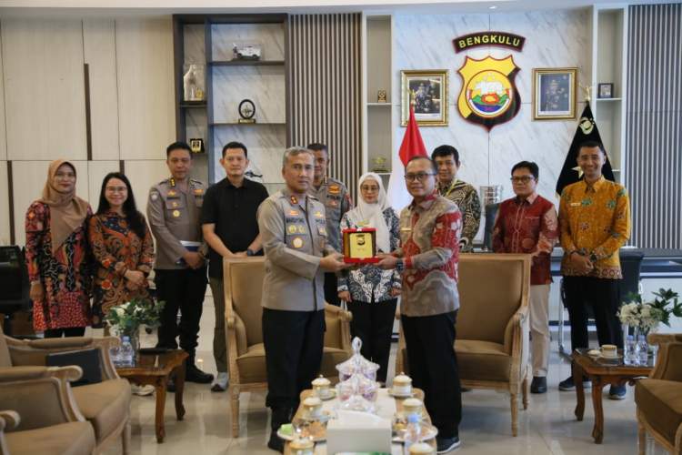 Kapolda Bengkulu menerima kunjungan kerja Kanwil DJP Bengkulu dan Lampung di ruang kerja