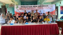 Warga menyampaikan aspirasi dalam kegiatan reses DPRD Lebong di Kantor Camat Topos