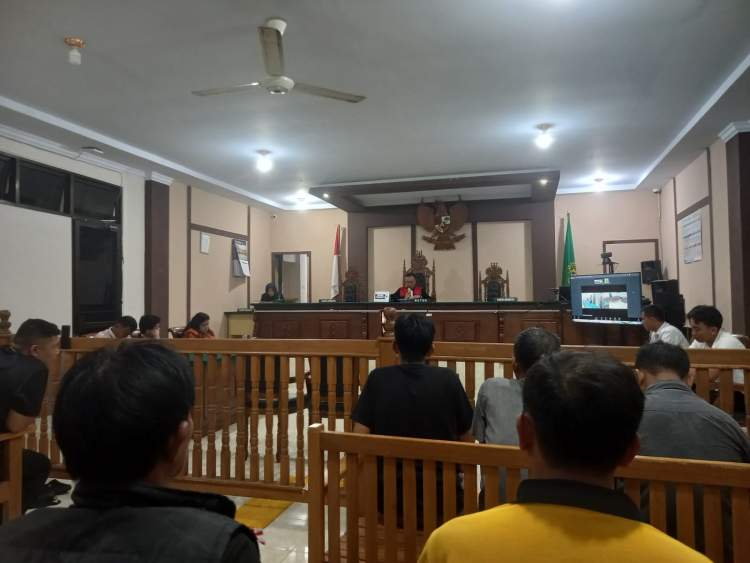Suasana sidang praperadilan di Pengadilan Negeri Bintuhan Kabupaten Kaur