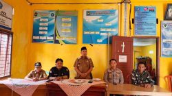 penyaluran BLT Dana Desa kepada warga di balai desa Gunung Sakti