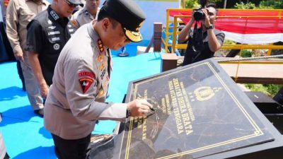 Wakapolri meresmikan jembatan perintis Dhira Brata di Kolaka