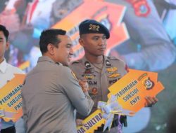Polri Serahkan 378 Rumah Subsidi di Kolaka