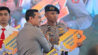 Wakapolri meresmikan rumah subsidi untuk anggota Polri dan masyarakat di Kolaka