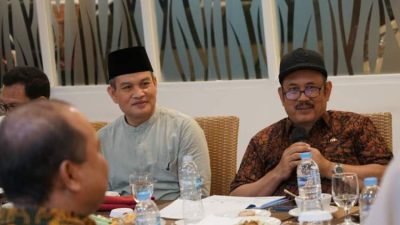 Menteri Bappenas berdiskusi dengan petani dan pelaku usaha kopi Bengkulu