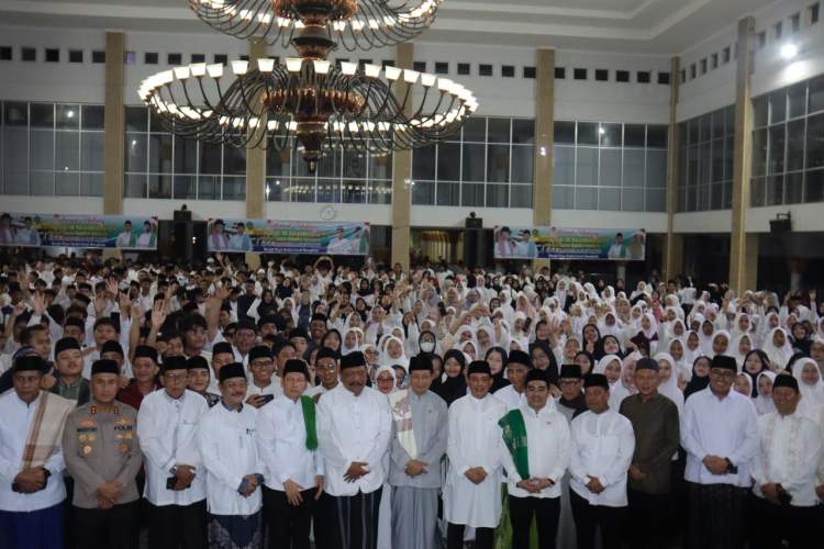 Kapolda Bengkulu menghadiri Tabligh Akbar di Masjid Raya Baitul Izzah bersama Menteri Agama