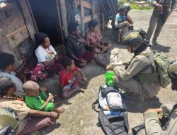 Satgas Cartenz Turun ke Pengungsian, Bawa Rasa Aman dan Obat