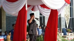 Sekda Bengkulu Herwan Antoni memimpin upacara Hari Otonomi Daerah 2026 di Lapangan Kantor Gubernur