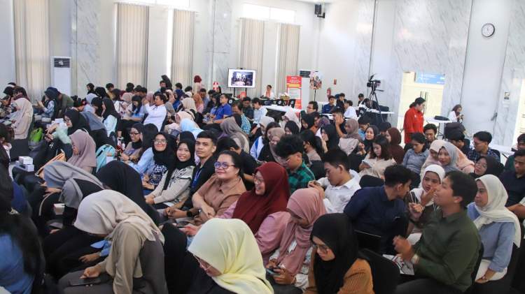 Mahasiswa Polteknaker mengikuti pembekalan Kemnaker tentang green jobs dan dunia kerja digital di Jakarta