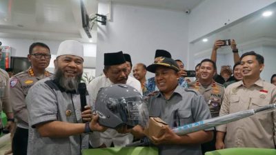 Warga mengurus pembayaran pajak kendaraan di kantor Samsat Bengkulu tanpa perlu KTP pemilik lama