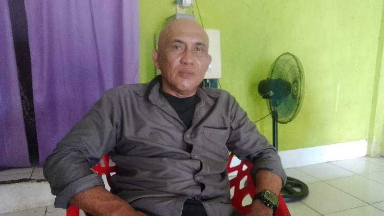 Jurnalis HA usai memenuhi panggilan pemeriksaan di Polres Bengkulu Selatan terkait laporan dugaan pencemaran nama baik