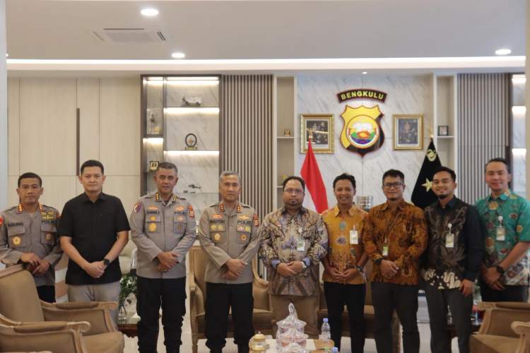 Kapolda Bengkulu Mardiyono menerima kunjungan silaturahmi Executive GM Pertamina Patra Niaga Sumbagsel di ruang kerja Kapolda