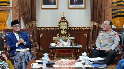 Wakapolri Dedi Prasetyo memberikan keterangan terkait penanganan kasus haji ilegal oleh Satgas Haji 2026 di Mabes Polri