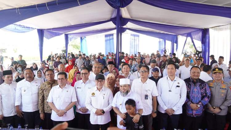 Ketua DPRD Bengkulu Sumardi hadir saat rembuk tani di area persawahan Kota Bengkulu.