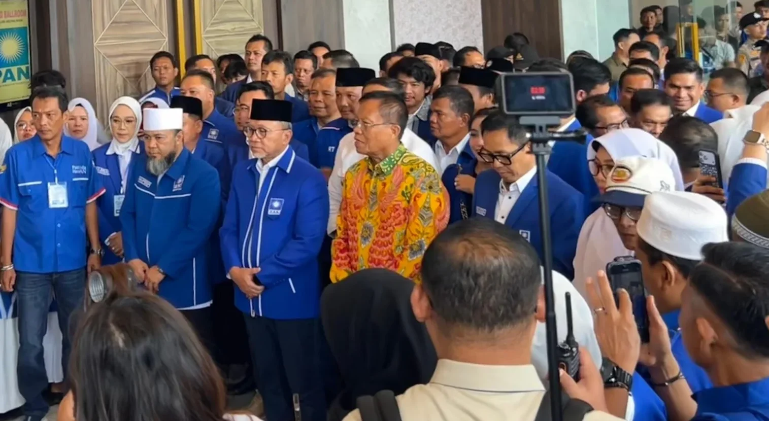 Zulkifli Hasan melantik pengurus PAN Bengkulu bersama kepala daerah di Hotel Mercure Bengkulu