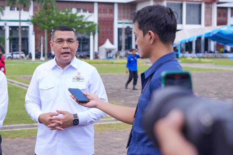 Wamen ATR/BPN Ossy Dermawan menghadiri apel kesiapsiagaan karhutla di Palembang.