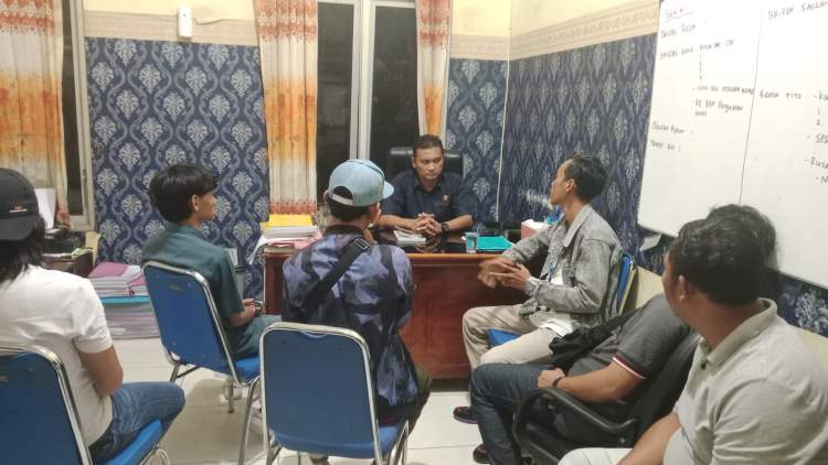 Sejumlah wartawan berada di kantor dinas saat terjadi dugaan intimidasi dan penguncian ruangan di Kepahiang
