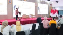 Pegawai perempuan Kementerian ATR BPN mengikuti peringatan Hari Kartini di Jakarta