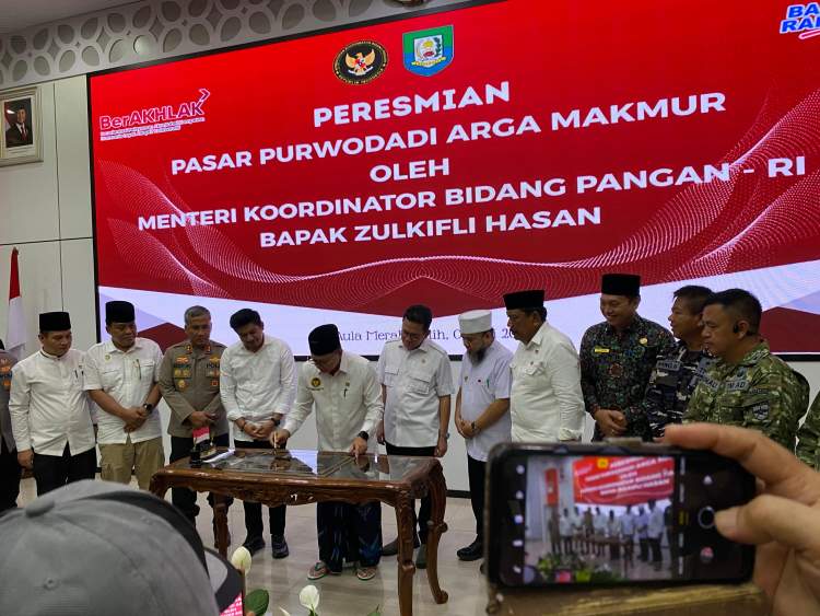 Zulkifli Hasan meresmikan Pasar Purwodadi Arga Makmur bersama Gubernur Bengkulu Helmi Hasan